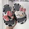 Pantufas de algodão infantis de pelúcia de gatinho fofo, design de laço xadrez, para uso interno, quentes, antiderrapantes e confortáveis