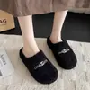 Pantuflas gruesas, cálidas y cómodas para usar en exteriores; pantuflas de invierno mullidas para mujer, al por mayor, para uso en interiores y con suelas antideslizantes