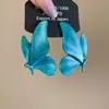 Pendientes Colgantes de Mariposa con Diamantes Incrustados, Pintados en Spray Color Plata, Pendientes de Temperamento Fresco y Dulce, Pendientes de Lujo Ligero y de Gama Alta, Aretes de Presión