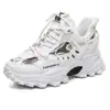 Zapatos de papá para hombre, populares zapatos de invierno INS de moda, zapatos de talla grande para hombre, zapatillas luminosas de suela gruesa de otoño para hombre, transpirables