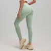 Procesamiento y Personalización en Fábrica de Origen de Leggings Deportivos de Yoga Color Durazno, con Pruebas de Imagen, Aplicación de Etiquetas y Selección de Color