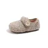 Sapatos Peludos Estilo Coreano para Meninas com Estampa de Leopardo Novo Inverno 2025 Sapatos Quentinhos de Veludo para Bebês Sapatos Externos de Algodão para Crianças