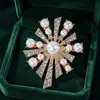 Broche vintage con adornos de diamantes, broche de aleación de alta gama y versátil, accesorio de pin de moda para mujer de comercio exterior al por mayor