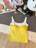 Nova camisola feminina com blocos de cor, pura e atraente, com bojos embutidos, adequada tanto para usar por baixo quanto por cima, top emagrecedor e versátil
