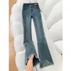 Jeans boca de sino retro com barra desfiada para mulheres, tendência primavera/verão versátil novo slim-fit de verão, calça tipo sino de cavalo não abafante