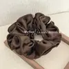 Goma para el pelo tipo scrunchie de cuatro capas con lentejuelas plateadas de estilo coreano, con un toque de alta gama, versátil para coleta, accesorio para el cabello