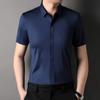 Camisa de manga corta de verano para hombre, nueva camisa de moda con tapeta oscura en relieve, camisa de manga corta sin costuras para negocios, venta directa de fábrica para hombre