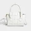 Bolsa de Mão Tecida de Fábrica Original 2026 Nova Coleção Primavera/Verão com Acabamento de Luxo, Bolsa Feminina de Ombro Único Transversal Grande Capacidade