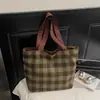 Bolso Tote de Cuadros Literario Retro para Mujer Otoño e Invierno Nuevo Bolso de Hombro de Gran Capacidad Versátil Bolso para Estudiantes y Viajeros