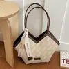 Bolso de mano tejido transfronterizo 2026, nuevo y moderno, para mujer, gran capacidad, bolso de hombro para commuting de nicho, bolso versátil de alta gama