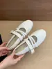 Sapatos rasos estilo coreano com tira elástica cruzada e fivela de metal, sapatos clássicos retrô universitários estilo balé com bico redondo