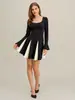 Vestido Corto de Diseño de Nicho para Mujer, Exportación Europea y Americana, Bloques de Color Blanco y Negro, Cuello Cuadrado, Mangas Largas, Cintura Alta, Dobladillo en A con Abertura