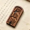Colgante de madera de azufaifo alcanzada por un rayo con el talismán de Zhong Kui, la Espada del Dragón de los Cinco Truenos y el colgante de luz dorada del oficial espiritual del Gran Emperador Jinwu para decoración de coche