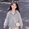 Conjunto de Dos Piezas para Niñas de Primavera y Otoño Estilo Universitario, Chaqueta con Capucha y Cremallera de Manga Larga con Diseño de Mariposa Vintage y Pantalones Casuales