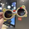 Nuevas Gafas de Sol de Silicona con Forma Cóncava Fotográfica Lindas de Oso Fresa para Niños y Niñas Gafas de Sol Polarizadas Estilo Extranjero Lindas