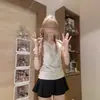 Camiseta de Manga Corta con Escote en V y Hombro Derecho Estilo Coreano para Mujer Verano 2025 Nuevo Diseño de Nicho Aspecto Adelgazante Top Corto