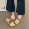 Mocasines planos de cuero suave con estampado floral para mujer, nuevo estilo primavera/verano 2026, adecuados para usar al aire libre, zapatos planos elegantes y versátiles
