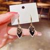 Pendientes de lazo negro de alta gama, sencillos, ligeros y de lujo, estilo frío, con temperamento femenino, pendientes retro Joker, venta al por mayor