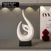 Adorno creativo de ciervo de cerámica con bola de cristal, lujo ligero para sala de estar, mueble de TV, mueble de vino, decoración del hogar, pieza de exhibición de arte de alta gama