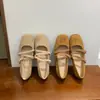 Zapatos retro Mary Jane de ante con tacón oculto, nueva colección otoño 2026, con un diseño de tira cruzada para un look único y cómodo