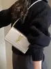 Transfronteiriço 2025 Nova Bolsa Versátil Yangshulin Baguete Bolsas de Ombro Bolsa de Braço Transversal Retro Couro Patente Brilhante Bolsa Feminina