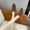 Elegantes y Cómodos Zapatos de Tacón Bajo Profundos para Mujer, Nuevo Estilo Retro Primavera y Otoño 2025 Puntiagudos Tacón Grueso Versátiles Casuales Zapatos para Mujer