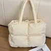 Diseño de Nicho Bolso Puffy de Plumas Bolso de Mano para Mujer Hombro Único Gran Capacidad Textura Ins 2026 Nuevo Otoño/Invierno Tendencia