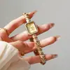 NAIDU Lujo Ligero Dial Cuadrado Incrustado de Diamantes Cadena Hueso de Serpiente Reloj de Cuarzo para Mujer Retro Dorado Reloj Cuadrado Pequeño Mano de Alta Gama