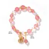 El Nuevo Cristal de Fresa Puro Natural se Combina con Pulseras de Cristal Austriaco y Colgantes para Bolsos Chapados en Oro Real para Mostrar Elegancia