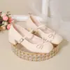 2026 Primavera/Outono Novo Nó de Borboleta Uma Alça Salto Grosso com Saia Camurça Versátil Sapatilha de Ballet Trabalho Feminino Sapatos Únicos