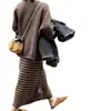 Nova saia de malha listrada em blocos de cor vintage para outono e inverno para mulheres, solta, modeladora, versátil, com caimento, saia longa de comprimento médio