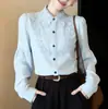 Camisa Feminina Azul de Manga Longa, Novo Estilo Primavera 2026, Única e Bonita, Muito Atraente, Elegante Camisa Interna com Gola de Lapela de Renda