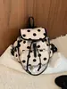 Mochila de Bolinhas Estilo Academia Coreana Feminina Casual Versátil Aba Cordão Mochila Escolar Estudante Mochila Pequena Casual para Viagem