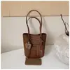 Bolso de un solo hombro para mujer, retro, simple, textura tejida, bolso de axila, nuevo bolso tote versátil para el trabajo, bolso casual para madre e hijo
