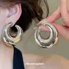 Pendientes de Tachuela Metálicos Plateados Forma de C Retro Europeos y Americanos 2026 Nuevos Ligeros de Lujo Sensación de Alta Gama Pendientes Versátiles de Temperamento Accesorios para Orejas para Mujeres