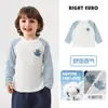 Camiseta de Manga Longa de Algodão Puro Estilo Europeu para Meninos Roupas Infantis Novo Conjunto de Outono 2026 para Crianças e Bebês Camiseta Básica de Primavera e Outono