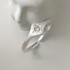 Anillo simple retro de industria pesada para mujer, diseño de nicho sin color, lujo ligero de alta calidad, apertura combinable, nuevos productos, joyería al por mayor