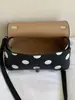 Bolsa Lonchera de Lunares Estilo Francés para Mujer 2026 Nuevo Modelo Bolso de Mano Texturizado para el Trabajo Moda de Nicho Elegante Bolso de Hombro Cruzado