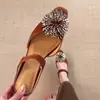Primeiro Encontro com as Mules Slip-On Estilo Retrô Francês com Biqueira de Strass, Salto Bloco e Sandálias Mary Jane Elegantes