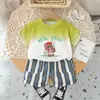 2024 Nuevo Conjunto de Dos Piezas para Niños de Verano, Cuello Redondo, Tie-Dye Estampado, Manga Corta, Raya Vertical, Algodón, Pantalones de Cinco Puntos, Venta al por Mayor desde Fabricante