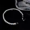 Pulsera de Mariposa Redonda con Circonitas Incrustadas de Diamantes de Super Hada, Pulsera Elegante de Moda y Versátil, Pulsera de Lujo Ligero y de Alta Gama para Mujeres