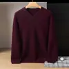 Suéter masculino de cashmere para outono e inverno, gola V, cor sólida, espessado, adequado para usar em camadas, casual de negócios, manga longa, peça básica de tricô