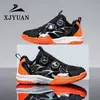 Zapatillas de bádminton para hombre y mujer, con hebilla giratoria, parte superior de malla transpirable, suela de goma duradera, diseño antideslizante, amortiguación de impactos y adecuadas tanto para competición como para entrenamiento. Hecho con material de microfibra