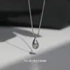 Colar Tiki de prata 925 com zircônia em formato de gota d'água feminino design nicho simples corrente clavícula joia fashion para o dia a dia