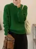 Nueva colección de otoño: Suéter de alta gama para mujer de piel de mapache en color rosa melocotón cremoso, con un diseño único y elegante con un ambiente relajado y casual para el invierno.