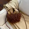 Bolso de Mano de Lana de Cordero para Mujer 2026 Nuevo Elegante Chic Bolso de Hombro Único Estilo Coreano Nicho Tote Bolso Cruzado de Hombro Único