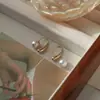Diseño de nicho aretes de perlas únicos popular celebridad de internet 2023 nuevos aretes de lujo ligero elegantes franceses de alta calidad para mujer