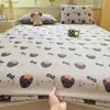 2026 Novo Conjunto de Cama de Três Peças Mais Veludo Espessado Veludo Leiteiro Quarto de Dormitório Quarto Capa de Cama de Solteiro Estilo Fresco Estampado