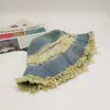Moda Nuevo Sombrero de Pescador de Mezclilla Sombrilla para Exteriores Sombrero para el Sol Estilo Europeo y Americano Retro Borde Crudo Sombrero de Cubo Listo para la Venta