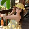 Sombrero de Pescador Estilo Ins con Flor de Camelia Modelo Nuevo para Mujer Invierno Estilo Coreano Elegante Sombrero de Ala Enrollada Boina Negra